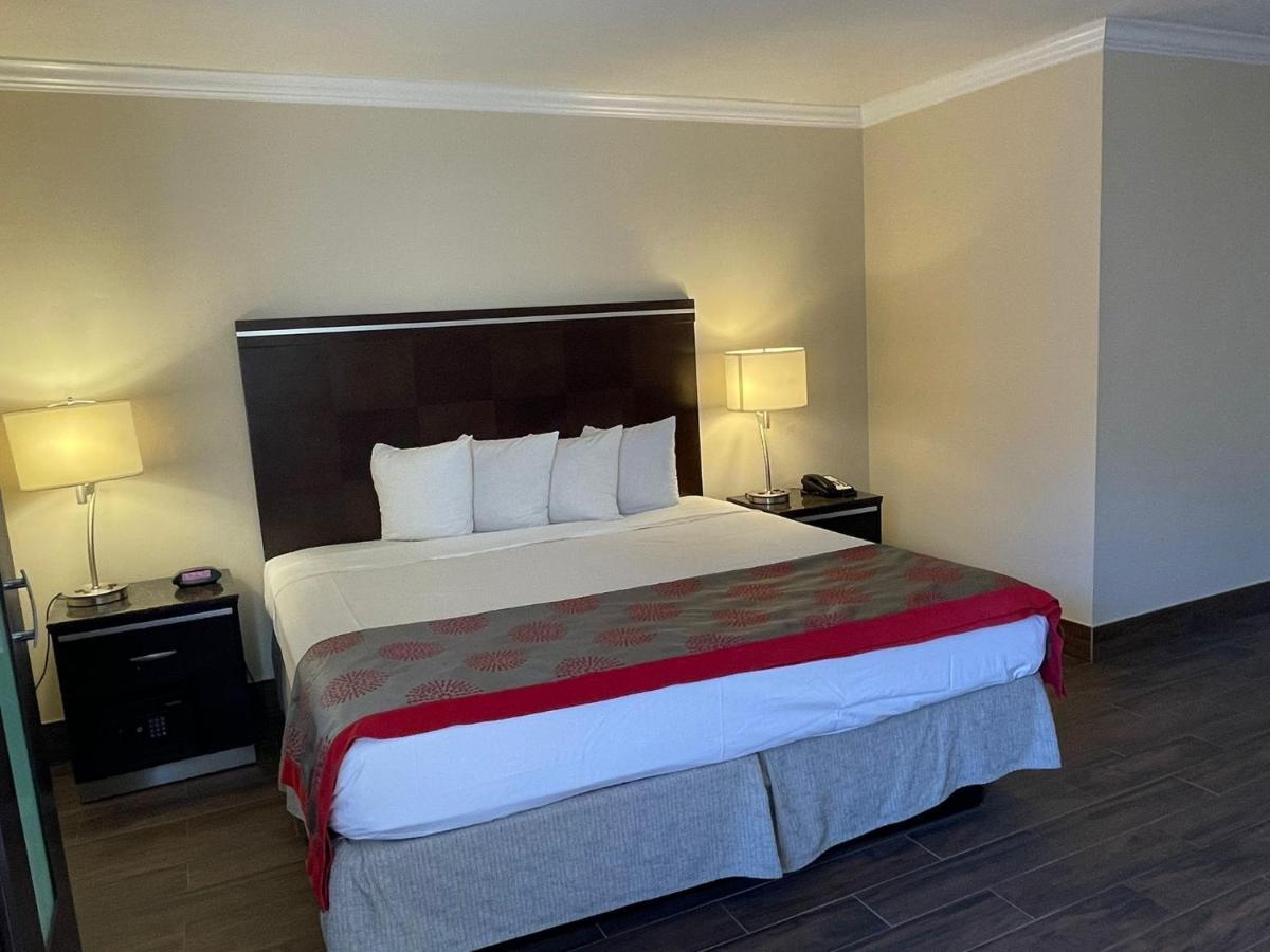 Ramada By Wyndham San Diego Poway Miramar Eksteriør bilde