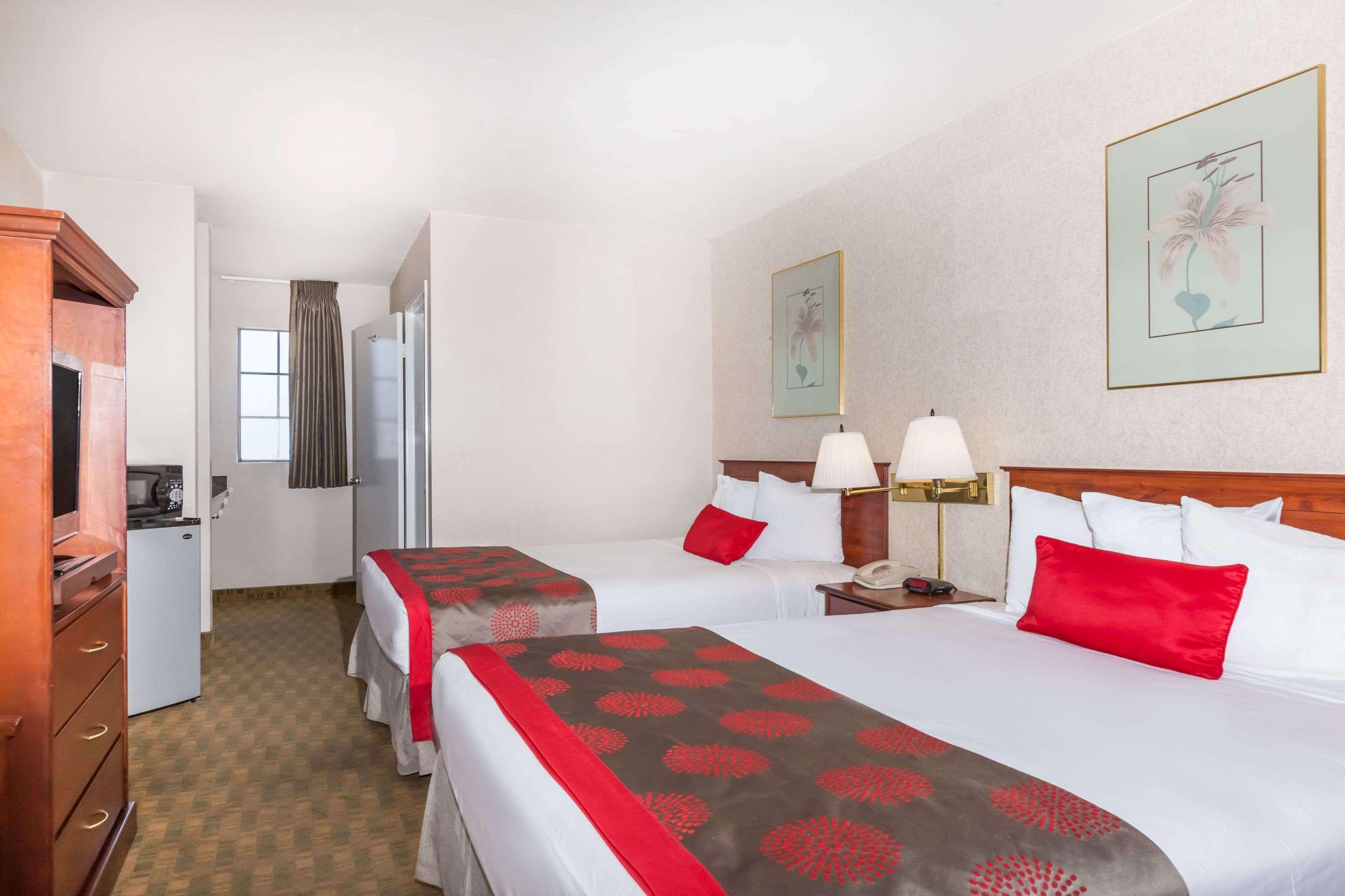 Ramada By Wyndham San Diego Poway Miramar Eksteriør bilde