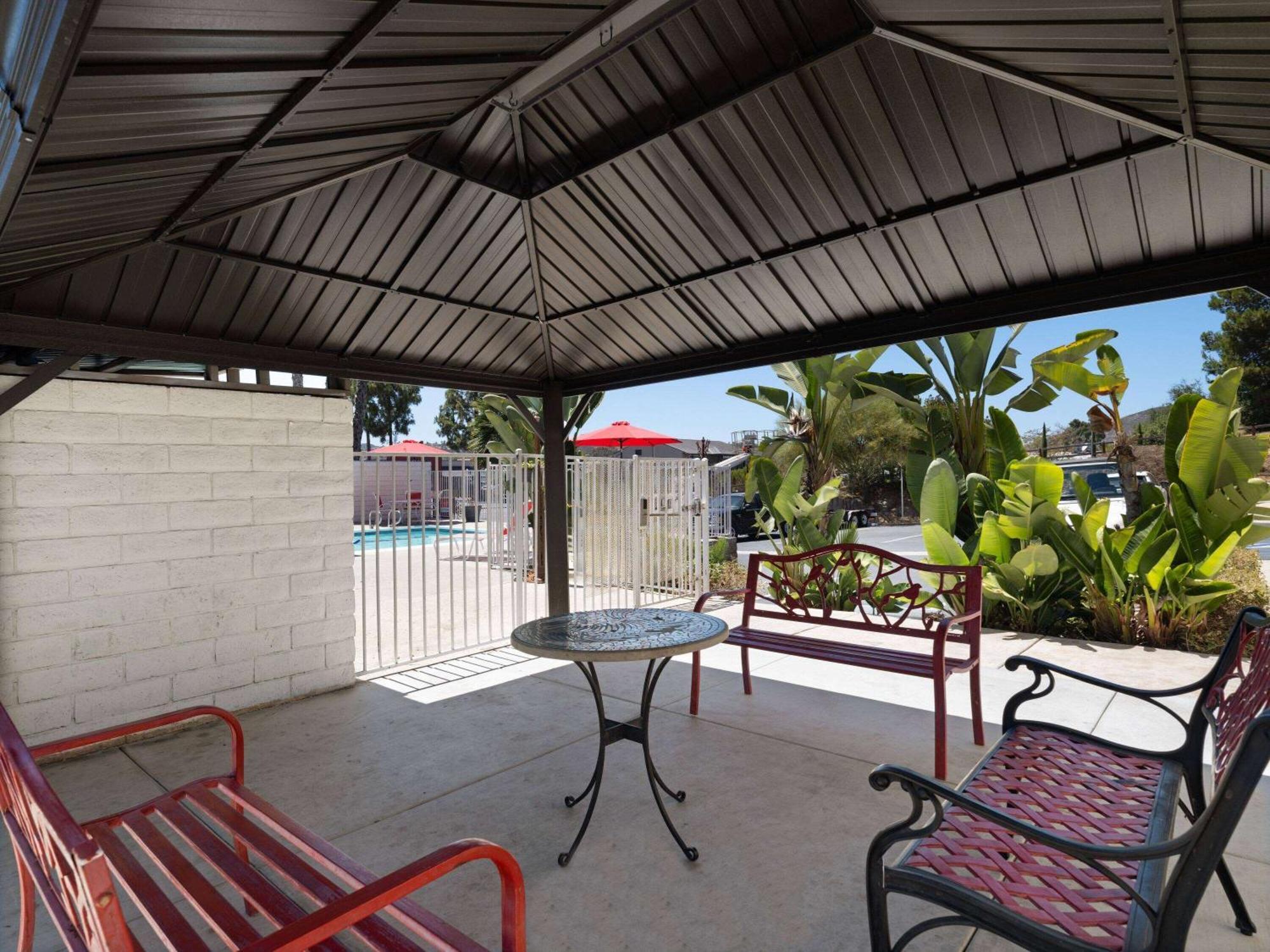 Ramada By Wyndham San Diego Poway Miramar Eksteriør bilde