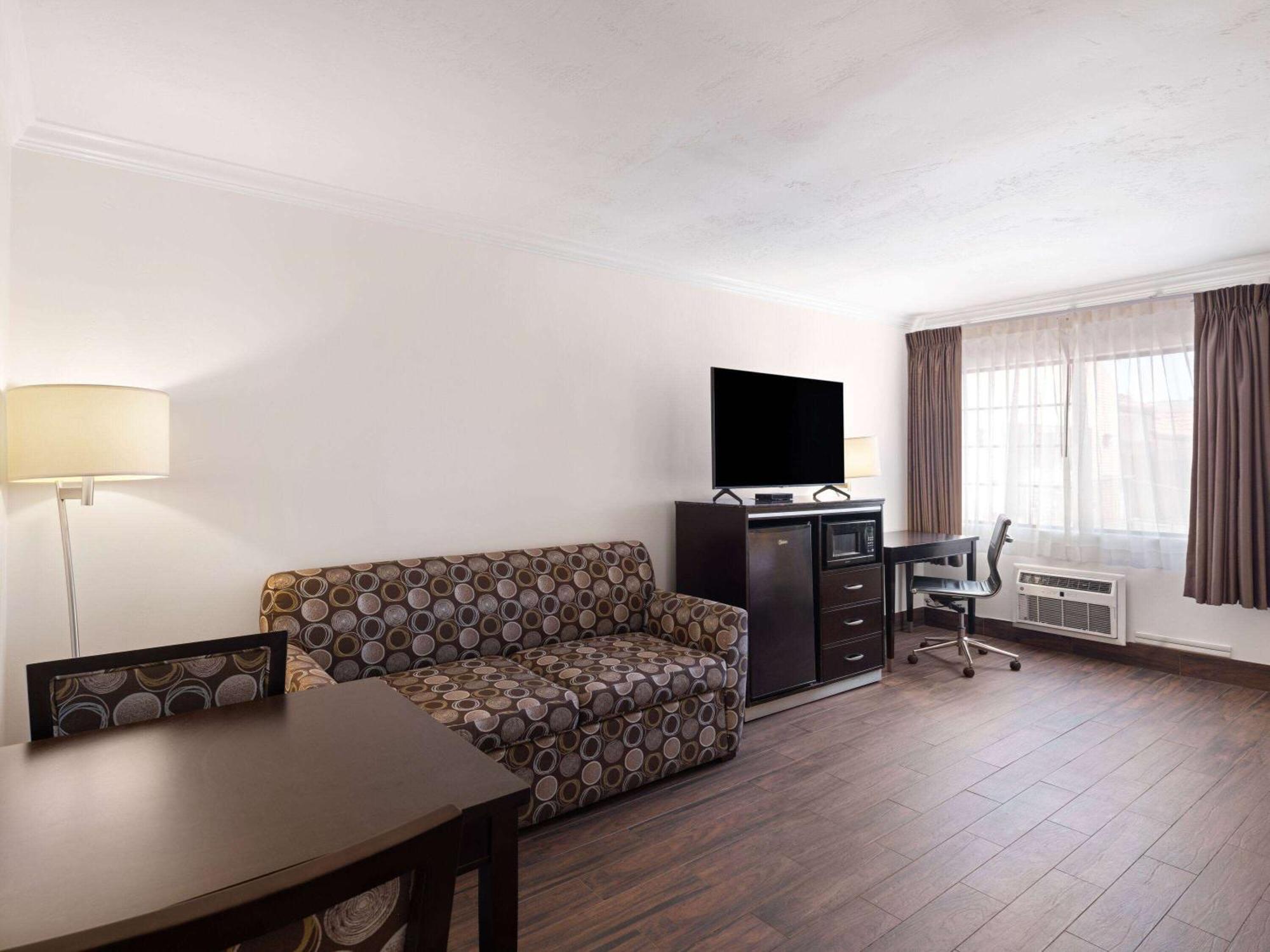 Ramada By Wyndham San Diego Poway Miramar Eksteriør bilde